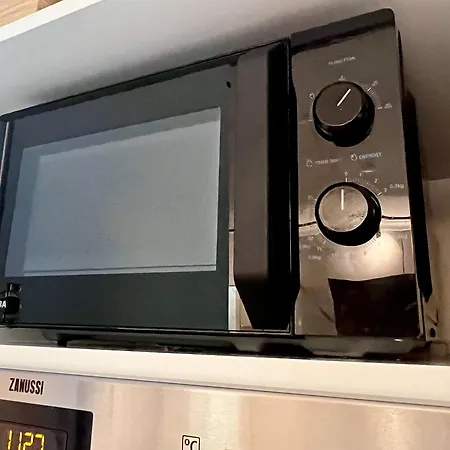 아파트 Flh Golden Elegance - Balcony, Garage & King Bed Close To Therme And Airport