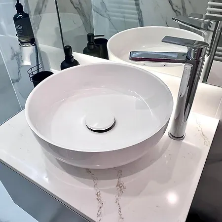 Flh Golden Elegance - Balcony, Garage & King Bed Close To Therme And Airport * 부쿠레슈티