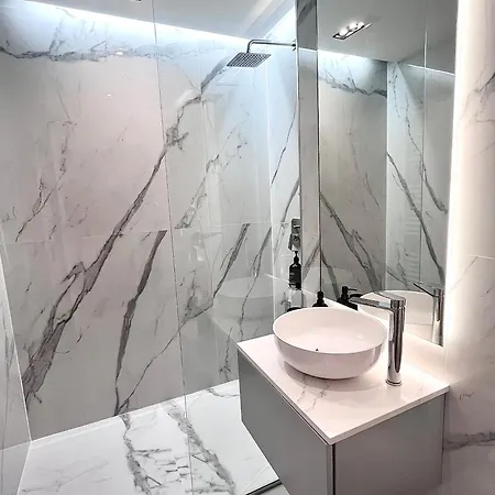 Flh Golden Elegance - Balcony, Garage & King Bed Close To Therme And Airport * 부쿠레슈티