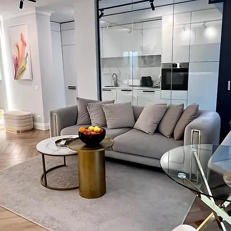 Flh Golden Elegance - Balcony, Garage & King Bed Close To Therme And Airport 부쿠레슈티