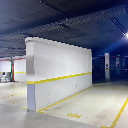 Flh Golden Elegance - Balcony, Garage & King Bed Close To Therme And Airport 부쿠레슈티