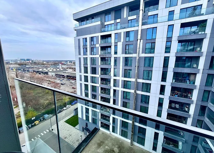 Flh Golden Elegance - Balcony, Garage & King Bed Close To Therme And Airport Bucarest