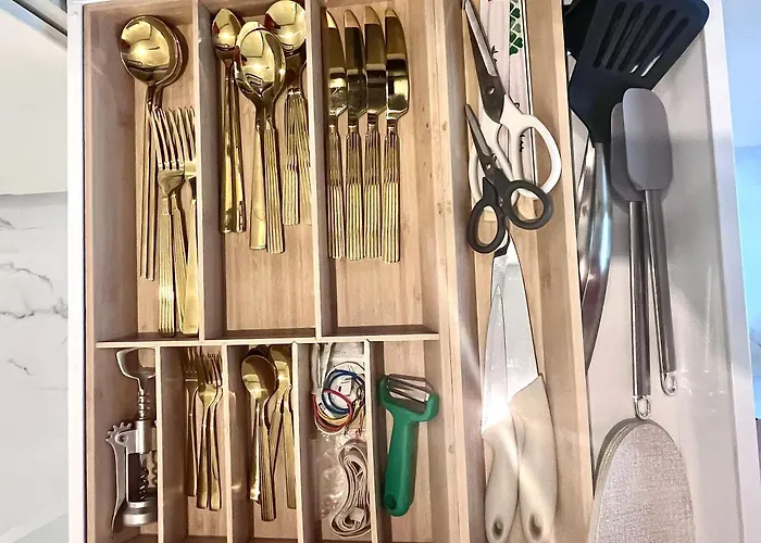 Apartamento Flh Golden Elegance - Balcony, Garage & King Bed Close To Therme And Airport