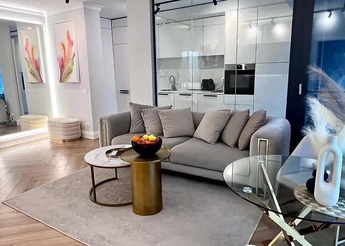 Flh Golden Elegance - Balcony, Garage & King Bed Close To Therme And Airport Bucarest