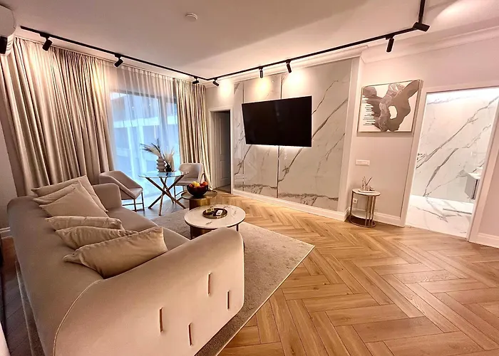 Flh Golden Elegance - Balcony, Garage & King Bed Close To Therme And Airport Bucarest