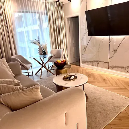 Flh Golden Elegance - Balcony, Garage & King Bed Close To Therme And Airport * Bucharest