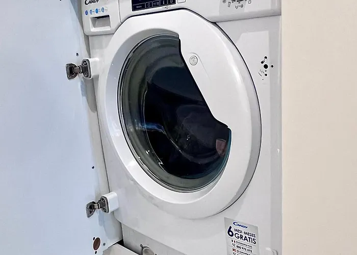 Apartment Flh Golden Elegance - Balcony, Garage & King Bed Close To Therme And Airport *