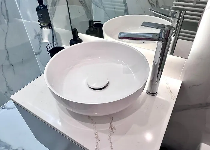 Flh Golden Elegance - Balcony, Garage & King Bed Close To Therme And Airport * Bucharest