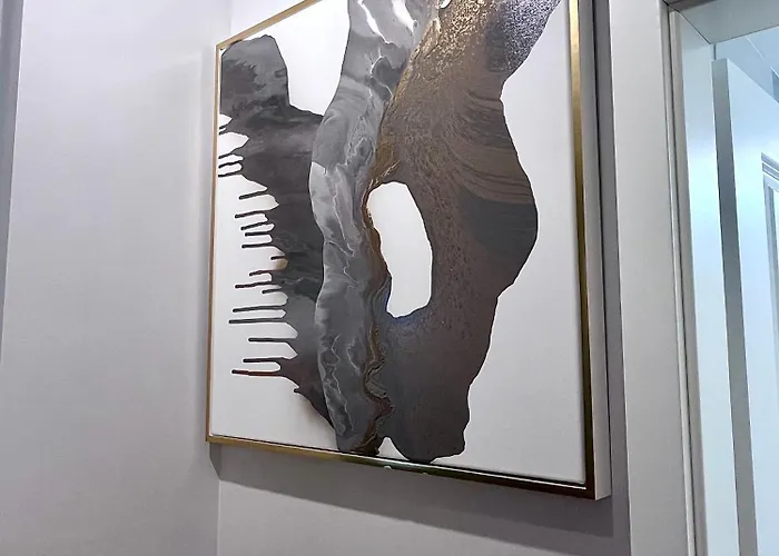 Flh Golden Elegance - Balcony, Garage & King Bed Close To Therme And Airport * Bucharest