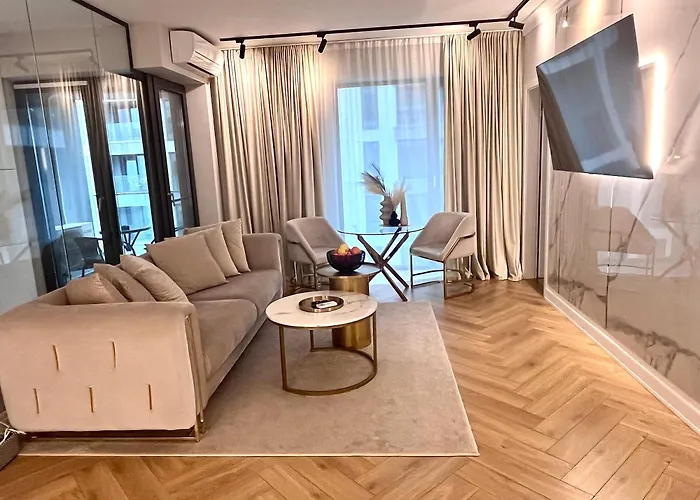 Flh Golden Elegance - Balcony, Garage & King Bed Close To Therme And Airport *