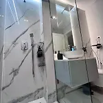 Flh Golden Elegance - Balcony, Garage & King Bed Close To Therme And Airport *
