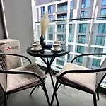 Flh Golden Elegance - Balcony, Garage & King Bed Close To Therme And Airport
