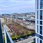 Flh Golden Elegance - Balcony, Garage & King Bed Close To Therme And Airport Bucureşti