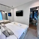 Flh Golden Elegance - Balcony, Garage & King Bed Close To Therme And Airport * Bucharest