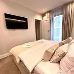 Flh Golden Elegance - Balcony, Garage & King Bed Close To Therme And Airport * Bucureşti