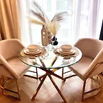 Flh Golden Elegance - Balcony, Garage & King Bed Close To Therme And Airport * Bucureşti