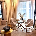 Flh Golden Elegance - Balcony, Garage & King Bed Close To Therme And Airport