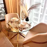 Flh Golden Elegance - Balcony, Garage & King Bed Close To Therme And Airport Apartment Bucharest