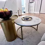 Flh Golden Elegance - Balcony, Garage & King Bed Close To Therme And Airport Apartment