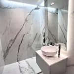 Flh Golden Elegance - Balcony, Garage & King Bed Close To Therme And Airport * Bucharest