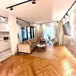 Flh Golden Elegance - Balcony, Garage & King Bed Close To Therme And Airport * Bucureşti