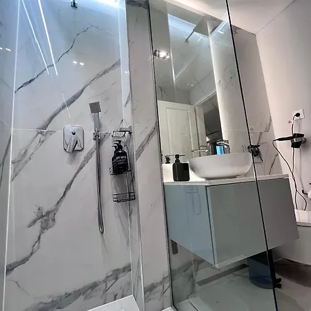 Flh Golden Elegance - Balcony, Garage & King Bed Close To Therme And Airport *