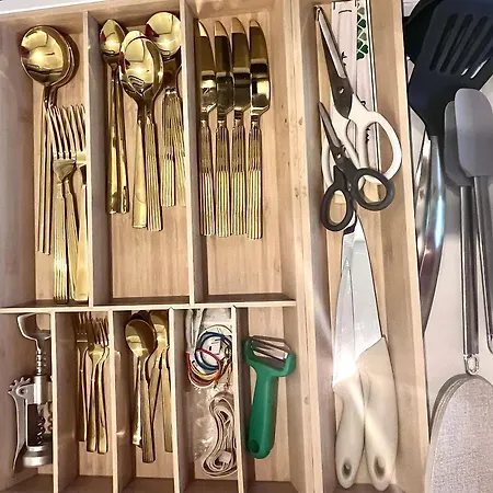 Daire Flh Golden Elegance - Balcony, Garage & King Bed Close To Therme And Airport