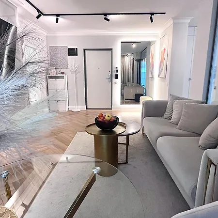 Flh - Golden Elegance With Balcony & Garage Apartament *