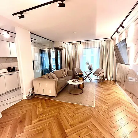 Flh Golden Elegance - Balcony, Garage & King Bed Close To Therme And Airport * Bucarest