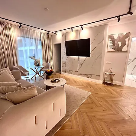 Flh Golden Elegance - Balcony, Garage & King Bed Close To Therme And Airport Bükreş