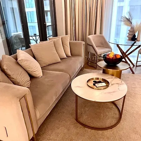 Daire Flh Golden Elegance - Balcony, Garage & King Bed Close To Therme And Airport Bükreş