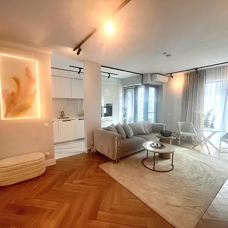 Flh Golden Elegance - Balcony, Garage & King Bed Close To Therme And Airport * Bukarest