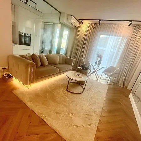 Flh Golden Elegance - Balcony, Garage & King Bed Close To Therme And Airport Βουκουρέστι