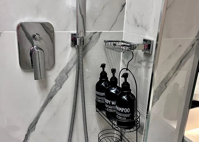 Flh Golden Elegance - Balcony, Garage & King Bed Close To Therme And Airport Апартаменти Бухарест