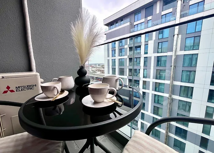 Flh Golden Elegance - Balcony, Garage & King Bed Close To Therme And Airport Lägenhet Bukarest