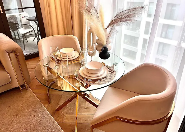 Flh Golden Elegance - Balcony, Garage & King Bed Close To Therme And Airport Lägenhet Bukarest