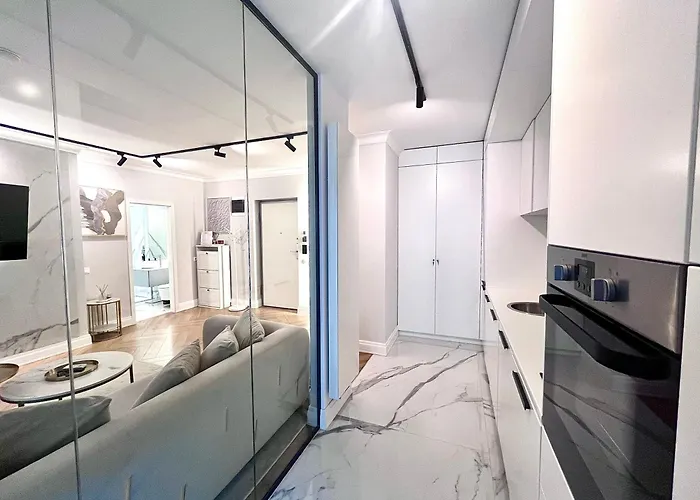 Flh Golden Elegance - Balcony, Garage & King Bed Close To Therme And Airport Bukarest