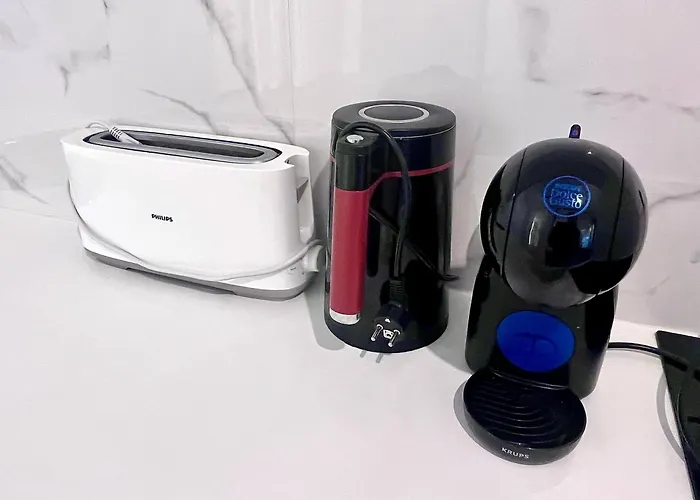 Апартаменти Flh Golden Elegance - Balcony, Garage & King Bed Close To Therme And Airport *