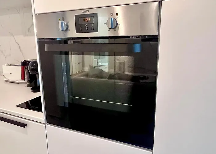 Flh Golden Elegance - Balcony, Garage & King Bed Close To Therme And Airport Бухарест