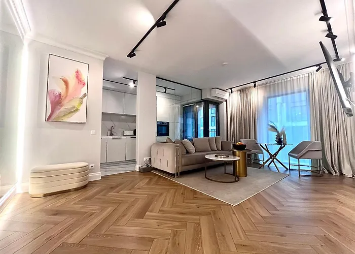 Flh Golden Elegance - Balcony, Garage & King Bed Close To Therme And Airport * Bukarest