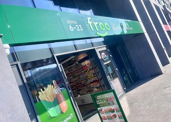 Flh Golden Elegance - Balcony, Garage & King Bed Close To Therme And Airport Lägenhet