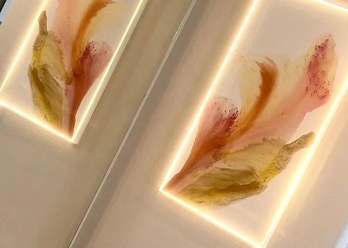 Lägenhet Flh Golden Elegance - Balcony, Garage & King Bed Close To Therme And Airport Bukarest