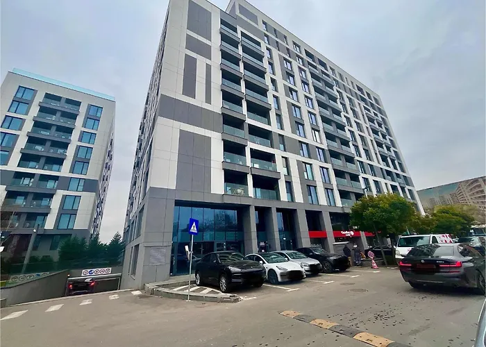 شقة Flh Golden Elegance - Balcony, Garage & King Bed Close To Therme And Airport *