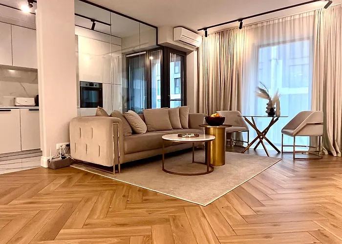شقة Flh Golden Elegance - Balcony, Garage & King Bed Close To Therme And Airport