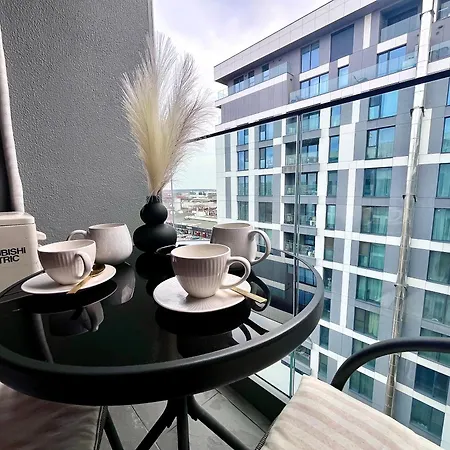 Flh Golden Elegance - Balcony, Garage & King Bed Close To Therme And Airport Apartament Bucureşti