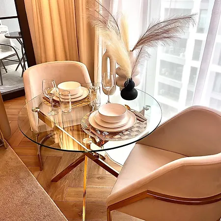 Flh Golden Elegance - Balcony, Garage & King Bed Close To Therme And Airport Apartament Bucureşti