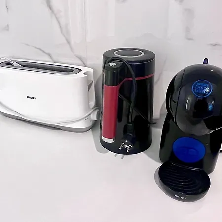 Lejlighed Flh Golden Elegance - Balcony, Garage & King Bed Close To Therme And Airport *