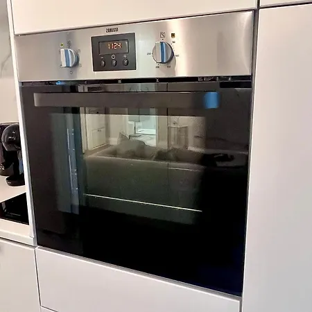 Flh Golden Elegance - Balcony, Garage & King Bed Close To Therme And Airport Bukarest