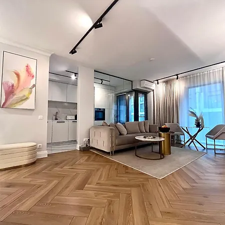 Flh Golden Elegance - Balcony, Garage & King Bed Close To Therme And Airport * Bukarest