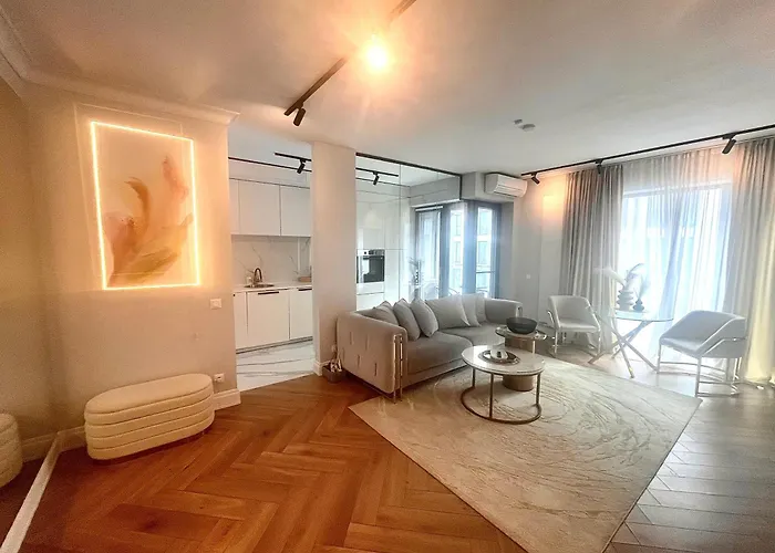 Flh Golden Elegance - Balcony, Garage & King Bed Close To Therme And Airport * Boekarest